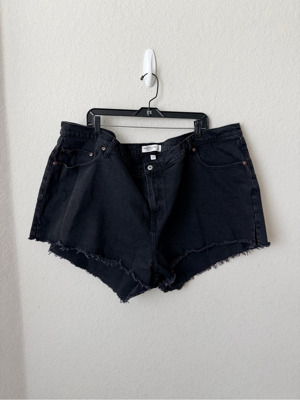 Abercrombie & Fitch Mom Shorts Black High-Rise Raw Hem Denim SZ 37/24